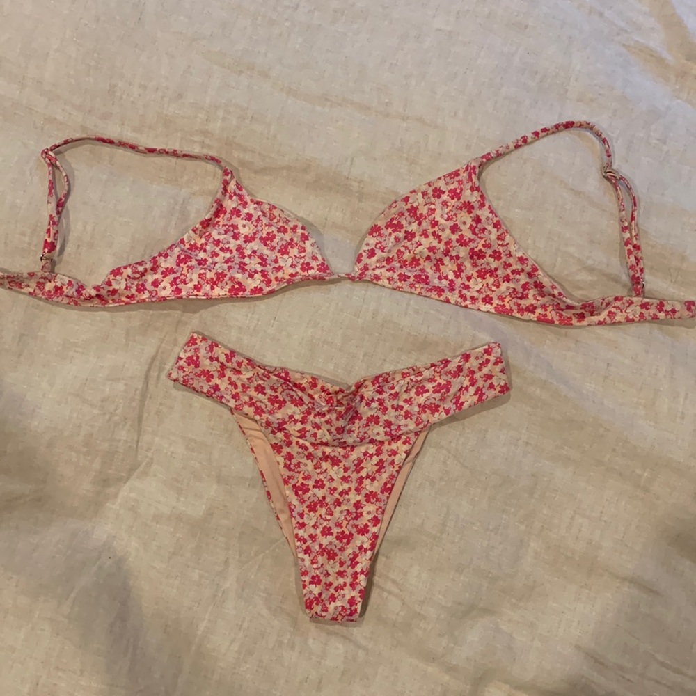 Frankie’s pink floral bikini
